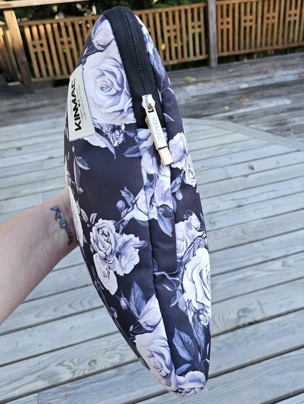 Kinmac 360° Protective Laptop Sleeve in White Rose Floral